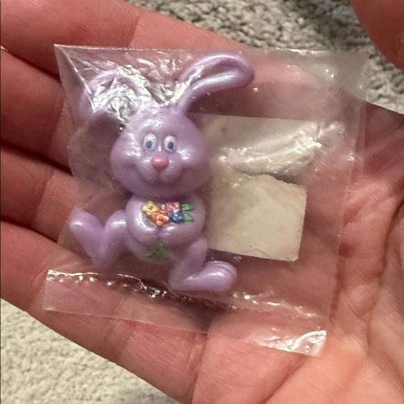 Russ Jewelry - Vintage Russ brooch Purple Bunny Figurine